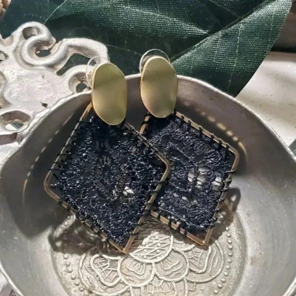 PinkDiva Jewelry - Artisan Matte Gold Black Lace Diamond Rhombus Woven Dangle Earrings
